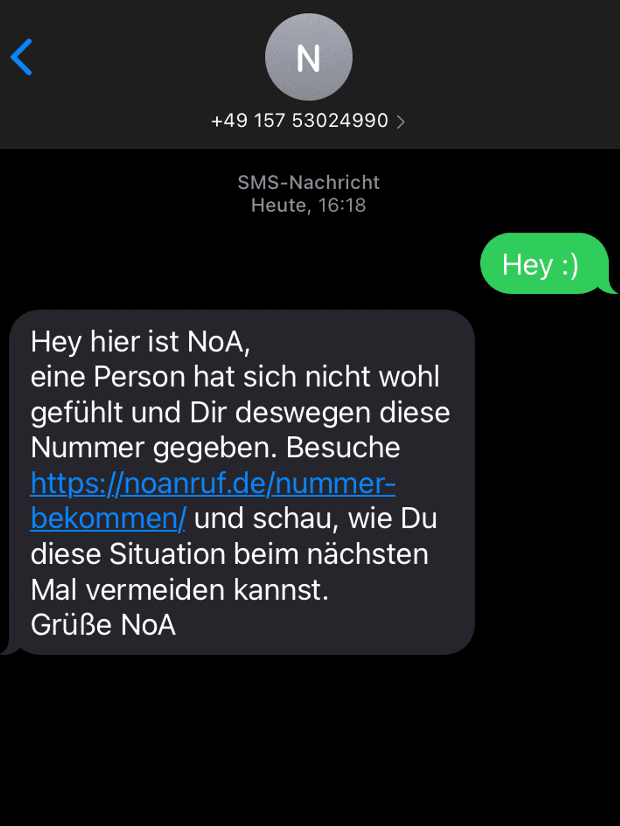 Ein Chat mit einer unbekannten Nummer auf einem Smartphone.