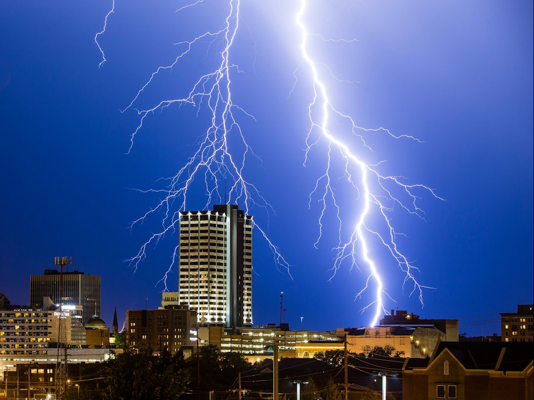 Ein heftiges Gewitter (hier eine Fotoaufnahme von Indiana 2019): Wie schützt man sich vor Blitzen?