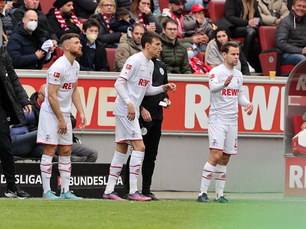 Salih Özcan, Dejan Ljubicic und Louis Schaub werden beim 1. FC Köln eingewechselt.