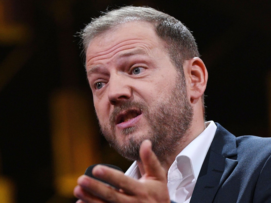 Der Komiker Mario Barth hält bei der Verleihung des Deutschen Comedypreises 2018 eine Laudatio.