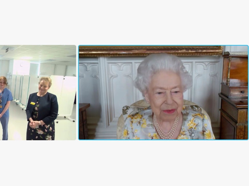 Queen Elizabeth spricht per Video am 10. April 2022 mit Vertretern des Royal London Hospitals anlässlich der offiziellen Eröffnung der Queen Elizabeth Unit des Krankenhauses.