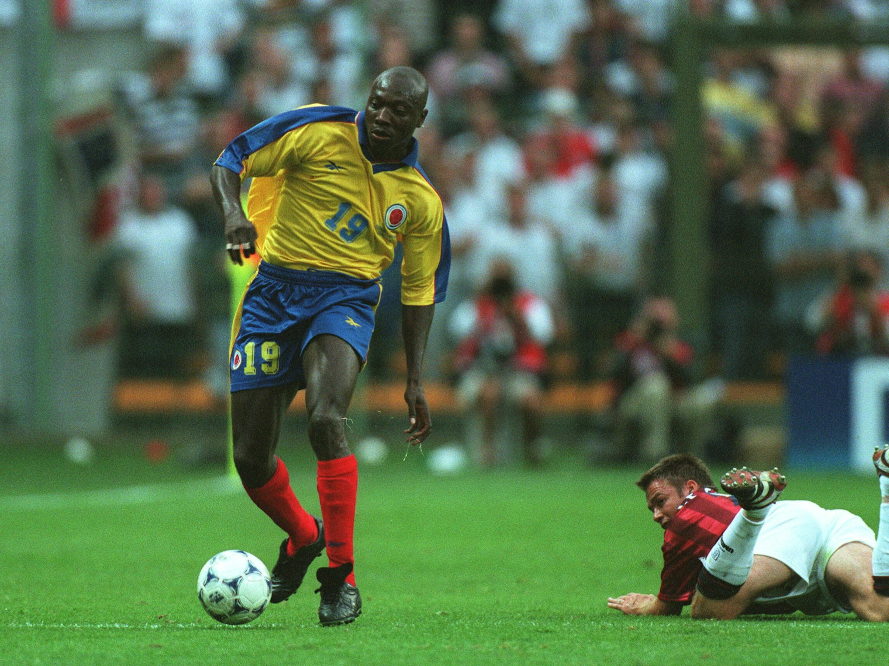 Freddy Rincon gegen Graeme Le Saux.