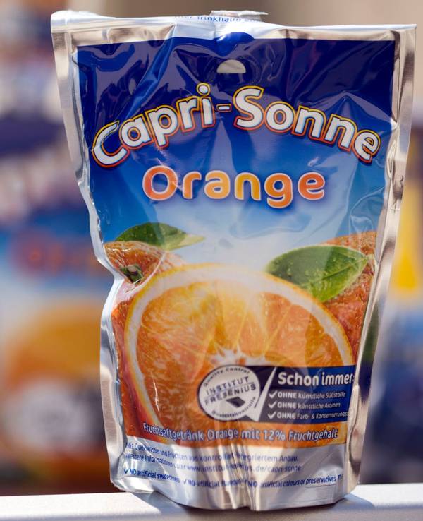 Eine Getränketüte mit Capri-Sonne ist am 16.05.2013 in Schwerin zu sehen.