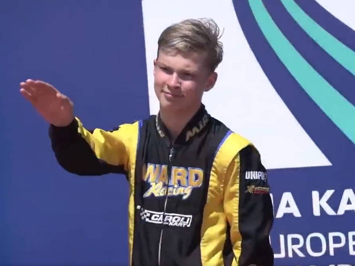 Der russische Kart-Profi Artjom Sewerjuchkin zeigte während der Siegerehrung einen Nazi-Gruß.
