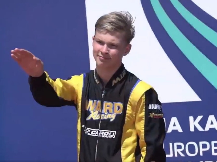 Der russische Kart-Profi Artjom Sewerjuchkin zeigte während der Siegerehrung einen Nazi-Gruß.