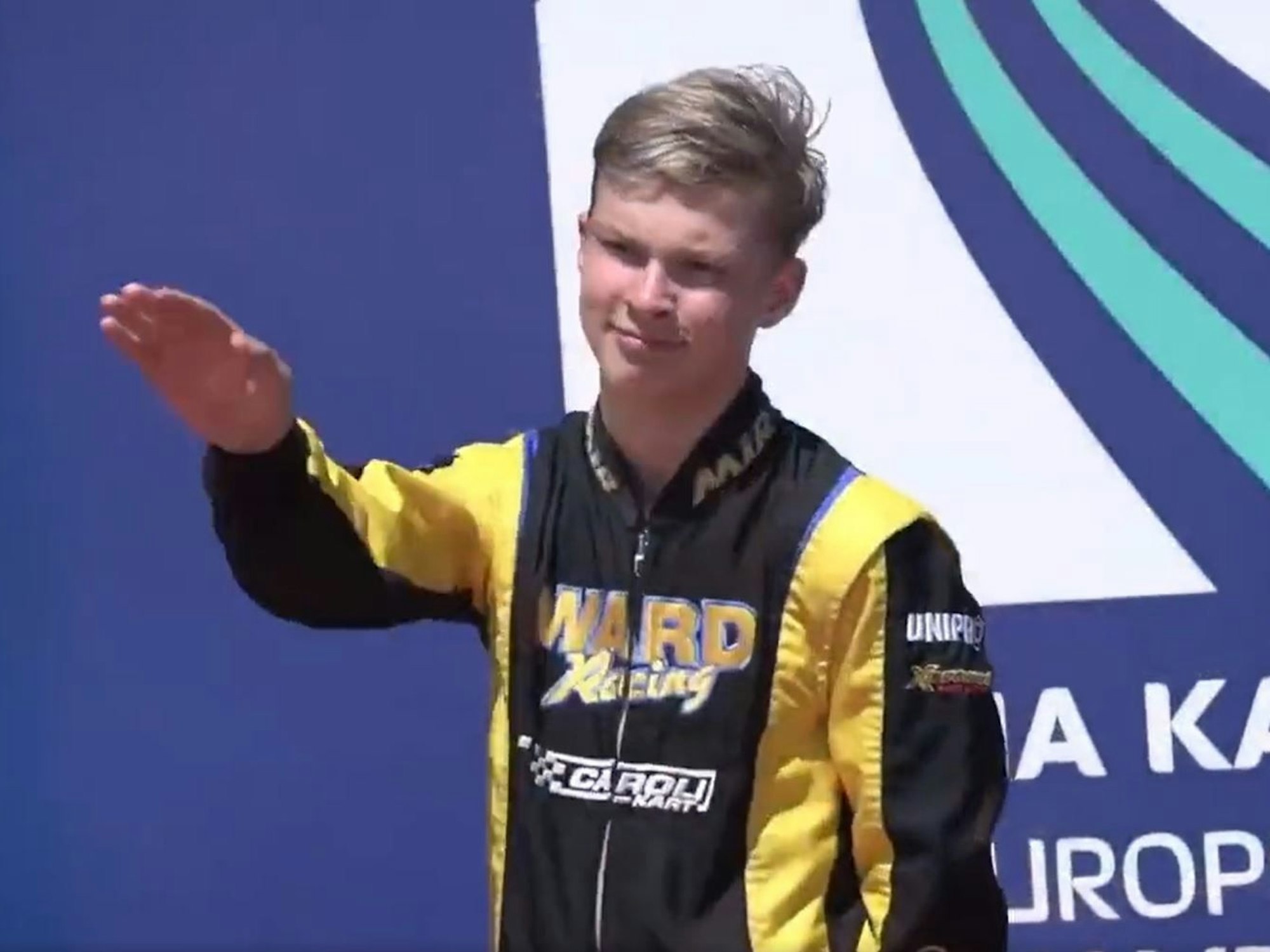 Der russische Kart-Profi Artjom Sewerjuchkin zeigte während der Siegerehrung einen Nazi-Gruß.