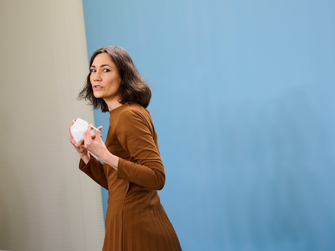 Bundesfamilienministerin Anne Spiegel ( Bündnis 90/die Grünen) hat die Konsequenzen gezogen und ist zurückgetreten. Das Foto zeigt sie am 10. April 2022 nach ihrer öffentlichen Entschuldigung.