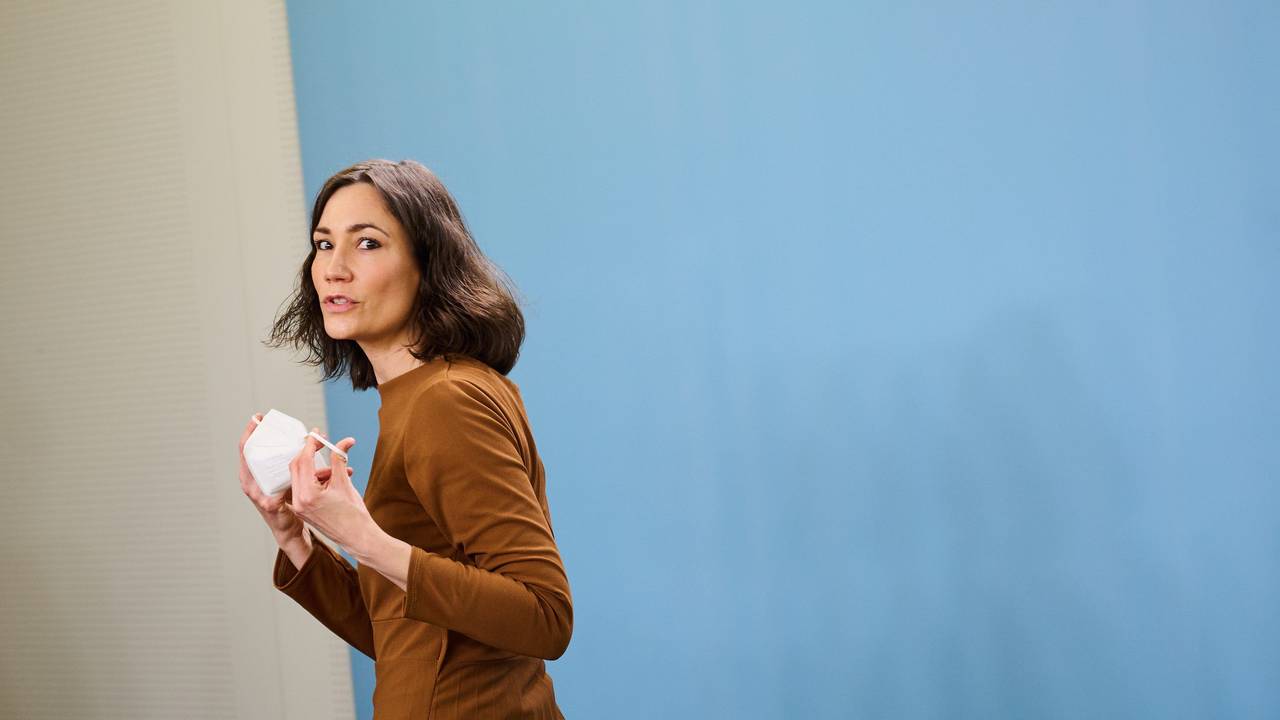 Bundesfamilienministerin Anne Spiegel ( Bündnis 90/die Grünen) hat die Konsequenzen gezogen und ist zurückgetreten. Das Foto zeigt sie am 10. April 2022 nach ihrer öffentlichen Entschuldigung.