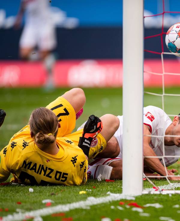 Ellyes Skhiri nach seinem Kopfball-Tor für den 1. FC Köln gegen Mainz 05