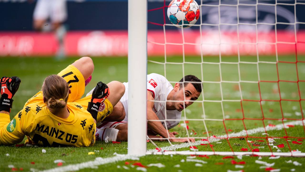 Ellyes Skhiri nach seinem Kopfball-Tor für den 1. FC Köln gegen Mainz 05