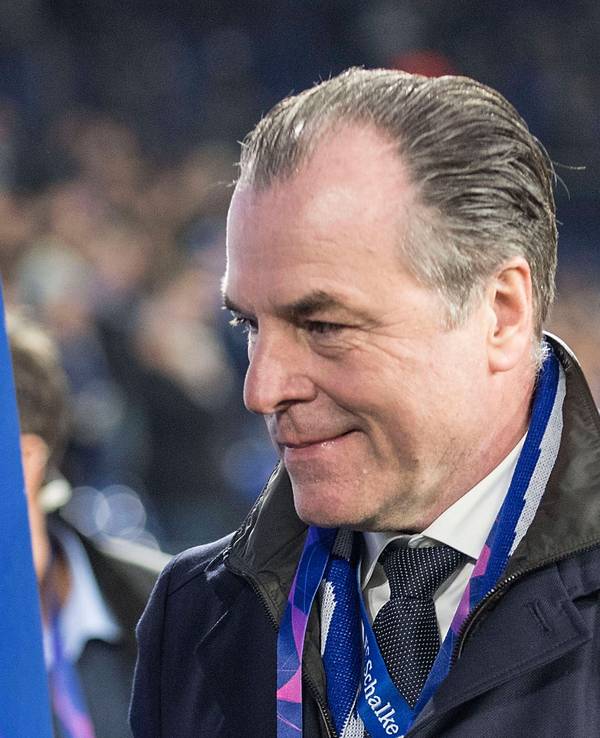 Clemens Tönnies tritt als Aufsichtsratsvorsitzender von Fußball-Bundesligist Schalke 04 zurück.