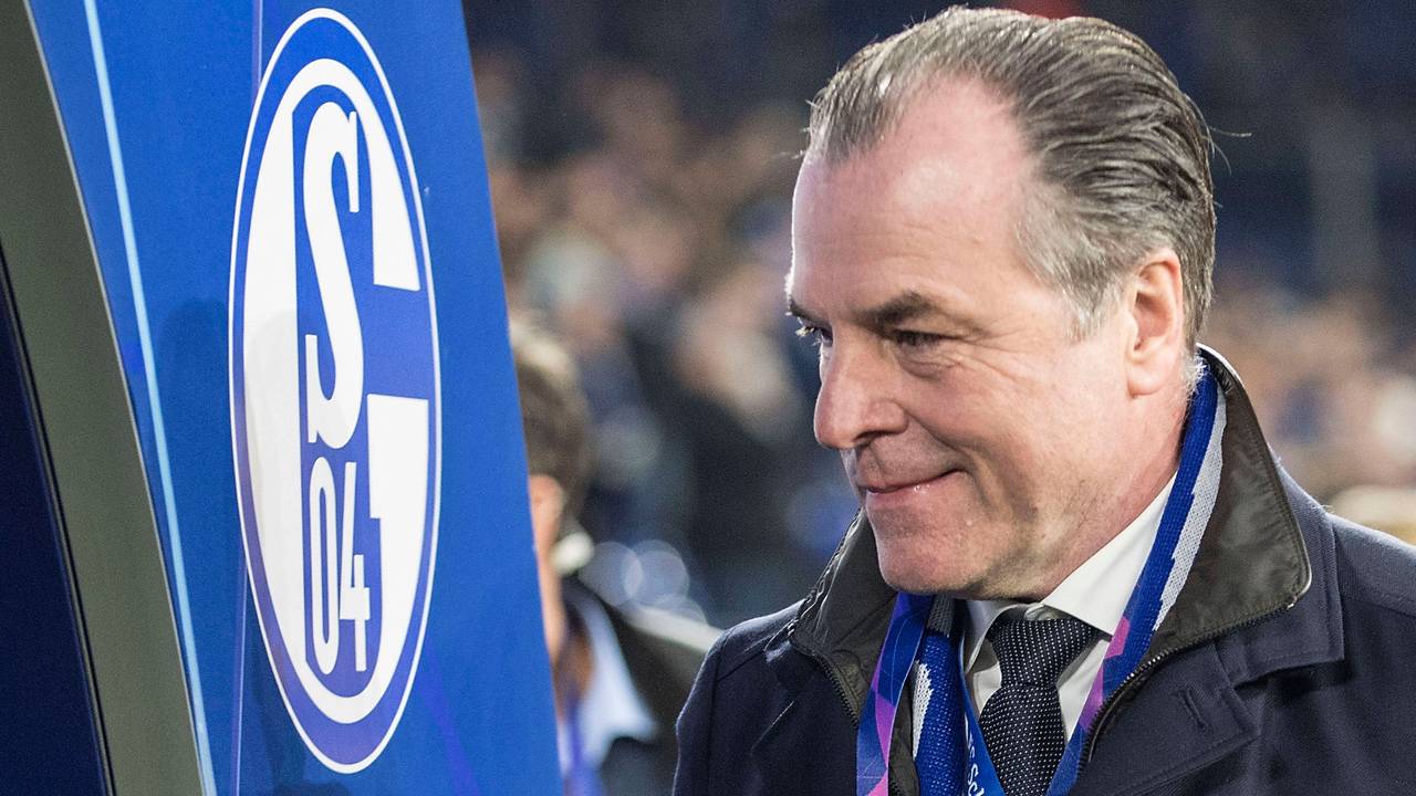 Clemens Tönnies tritt als Aufsichtsratsvorsitzender von Fußball-Bundesligist Schalke 04 zurück.
