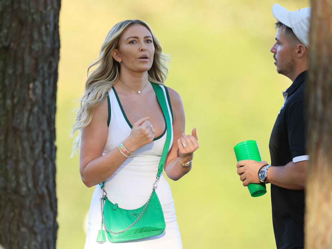 Paulina Gretzky verfolgt die erste Runde beim Masters-Turnier der Golfer in Augusta im knappen Fummel.