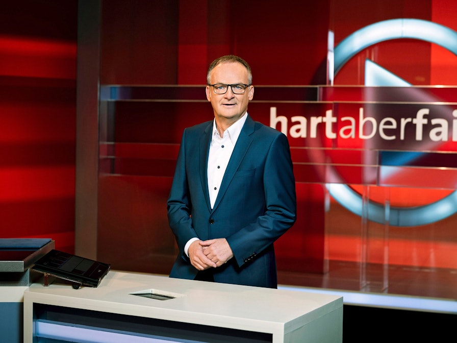 WESTDEUTSCHER RUNDFUNK KÖLN hart aber fair, moderiert von Frank Plasberg © WDR/Stephan Pick, honorarfrei - Verwendung gemäß der AGB im engen inhaltlichen, redaktionellen Zusammenhang mit genannter WDR-Sendung bei Nennung "Bild: WDR/Stephan Pick" (S1). WDR Kommunikation/Redaktion Bild, Köln, Tel: 0221/220 -7132 oder -7133, Fax: -777132, bildredaktion@wdr.de / Weiterer Text über ots und www.presseportal.de/nr/6694 / Die Verwendung dieses Bildes ist für redaktionelle Zwecke unter Beachtung ggf. genannter Nutzungsbedingungen honorarfrei. Veröffentlichung bitte mit Bildrechte-Hinweis.