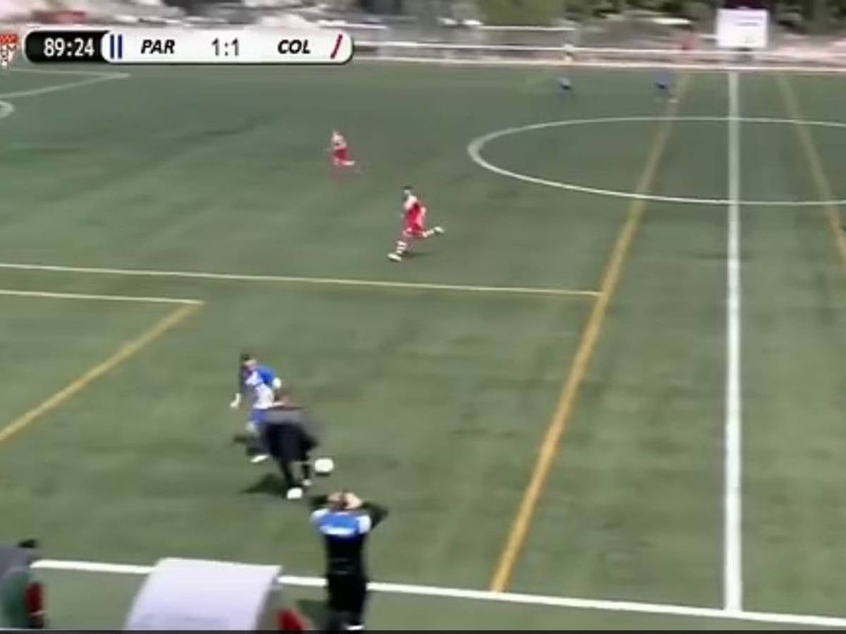 Szene aus einer Madrider Regionalliga: Co-Trainer stoppt gegnerischen Konter ind der Schlussminute.