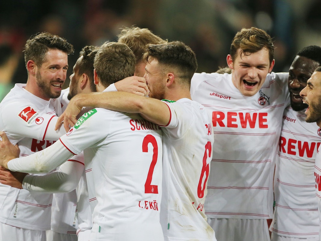 Der 1. FC Köln jubelt gegen Borussia Mönchengladbach.