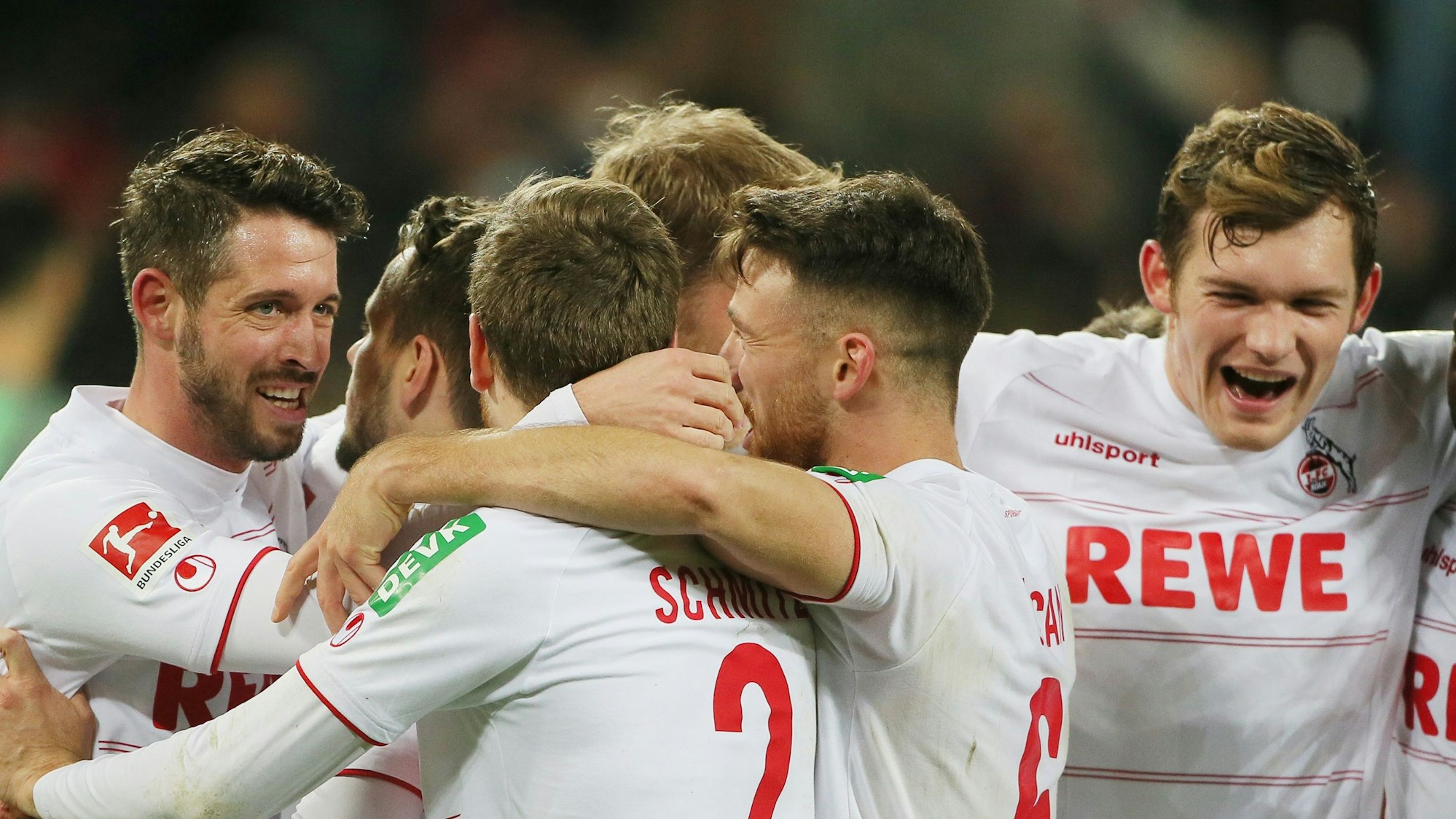 Der 1. FC Köln jubelt gegen Borussia Mönchengladbach.