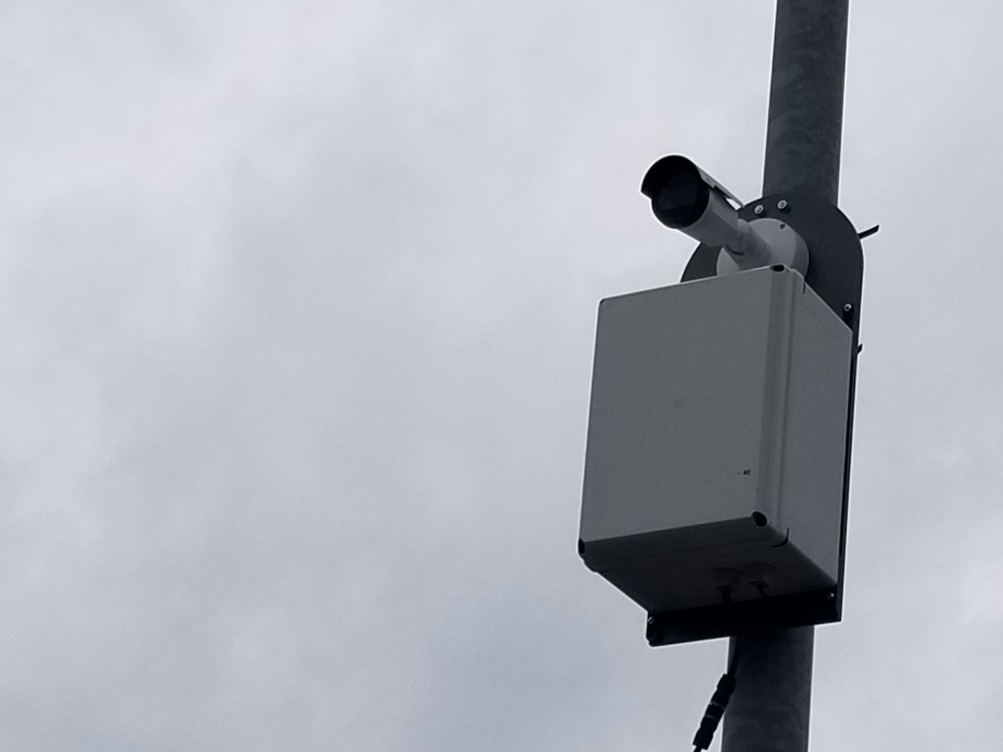 Eine Kamera auf dem Aldi-Parkplatz in Köln-Niehl