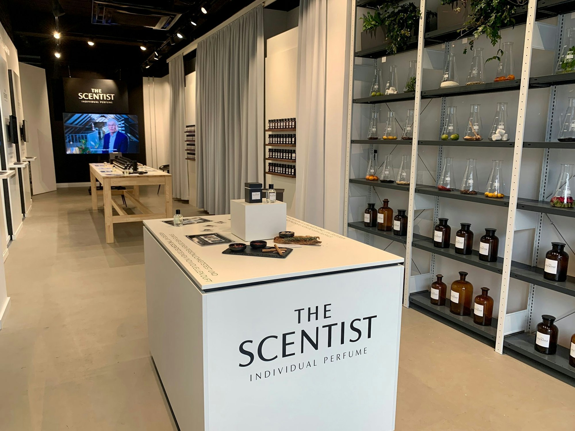 Der Pop-up-Store von „The Scentist“ auf der Kölner Hohe Straße von innen.