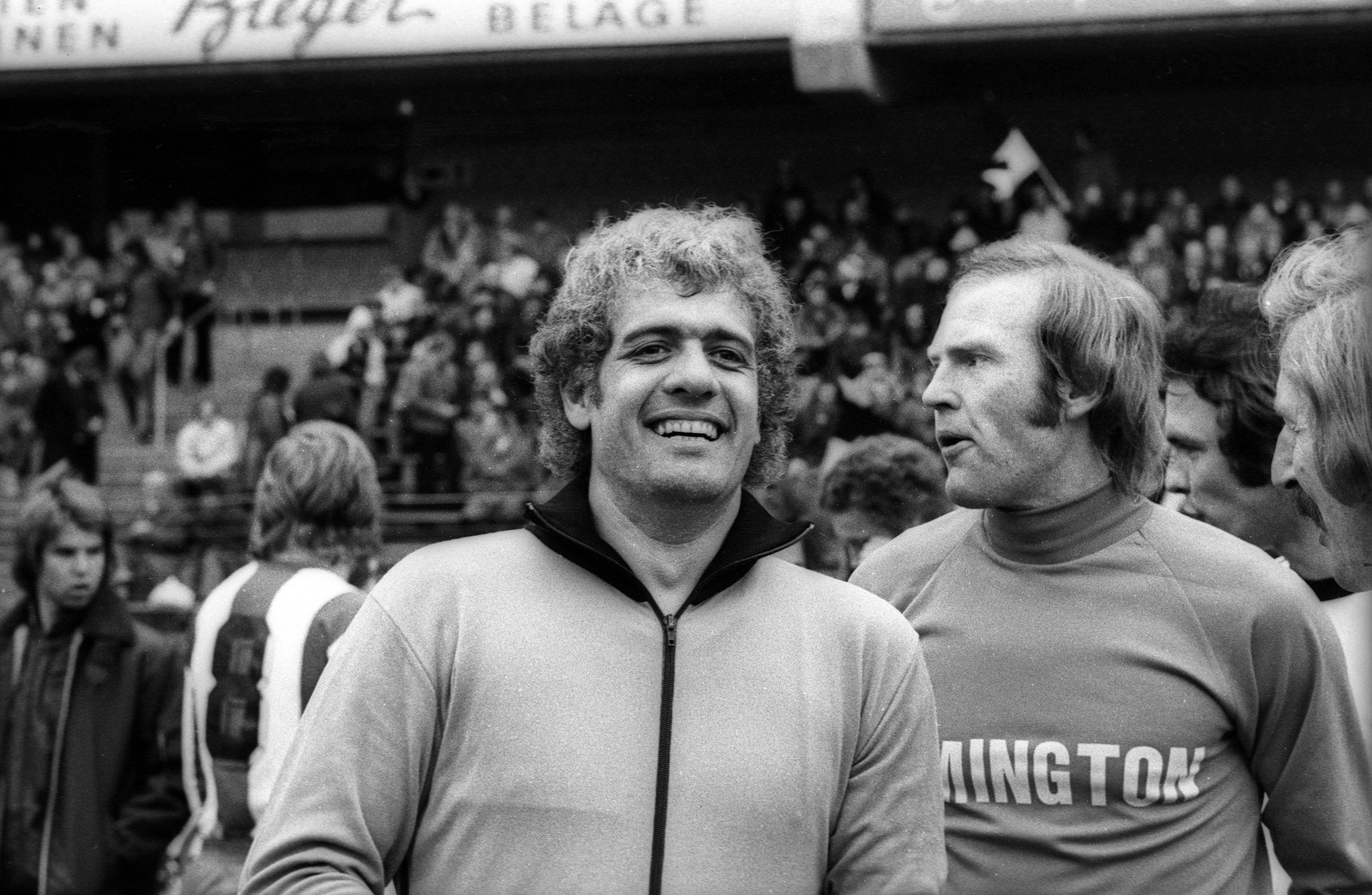 Torwart Wolfgang Fahrian (Fortuna Köln) lacht.