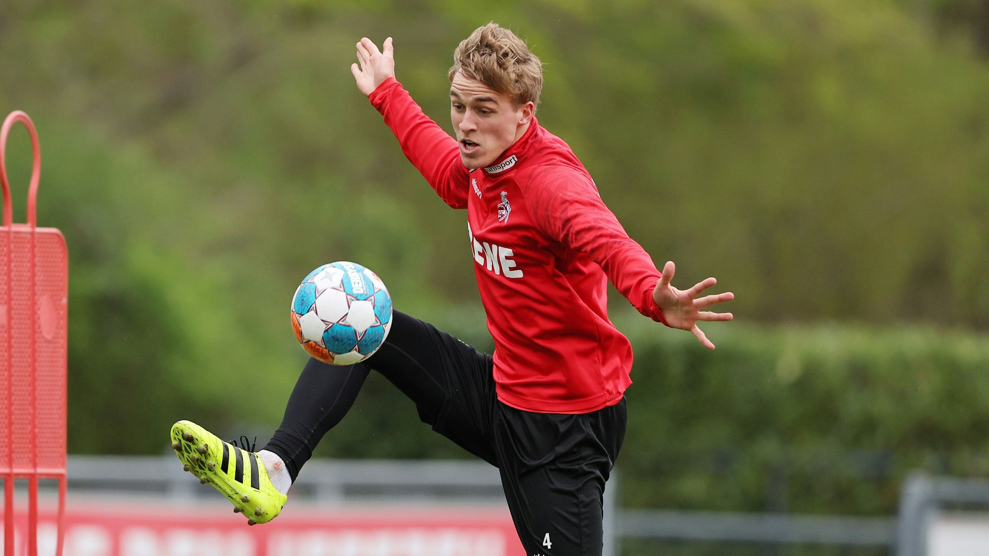 Timo Hübers trainiert beim 1. FC Köln.
