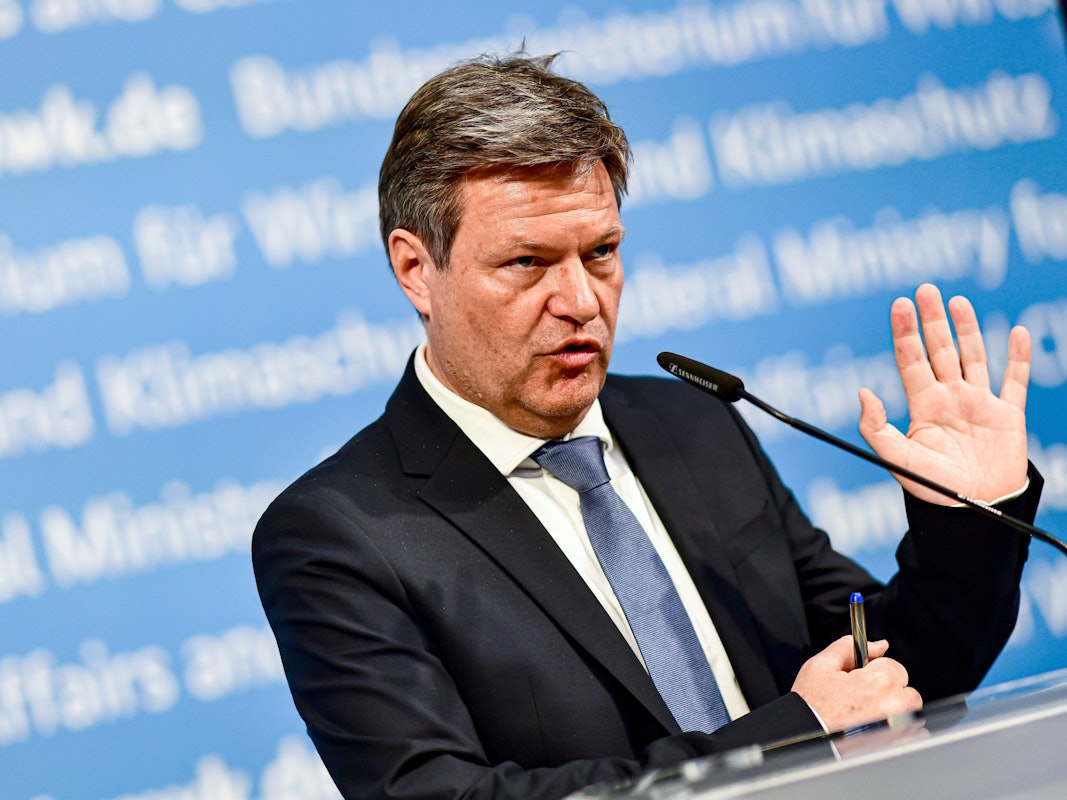 Robert Habeck (Bündnis 90/Die Grünen), Bundesminister für Wirtschaft und Klimaschutz, gibt nach dem Roundtable zum „Ausbau der Produktionskapazitäten für die Energiewende in Deutschland und Europa“ ein Pressestatement ab.