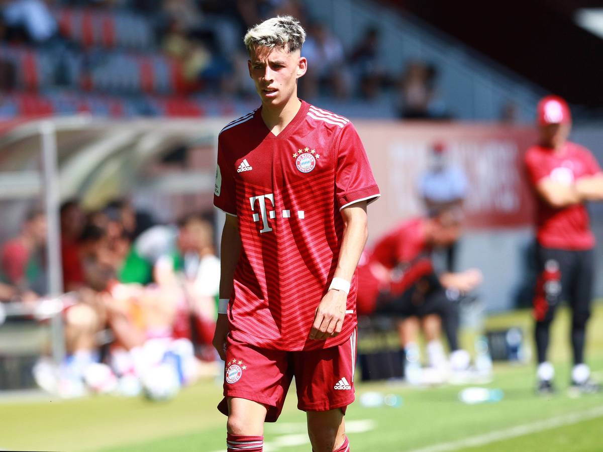 Nick Salihamidzic auf dem Platz für die A-Junioren des FC Bayern München