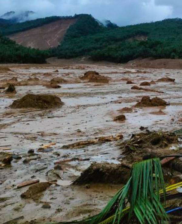 Dieses von der philippinischen Küstenwache zur Verfügung gestellte Foto zeigt ein Erdrutschgebiet in der Provinz Leyte. Das wurde am 11. April 2022 aufgenommen.
