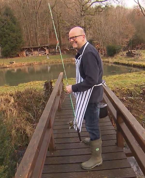 „Das perfekte Dinner“: Fisch und Krebse muss Meik noch aus dem Teich angeln.