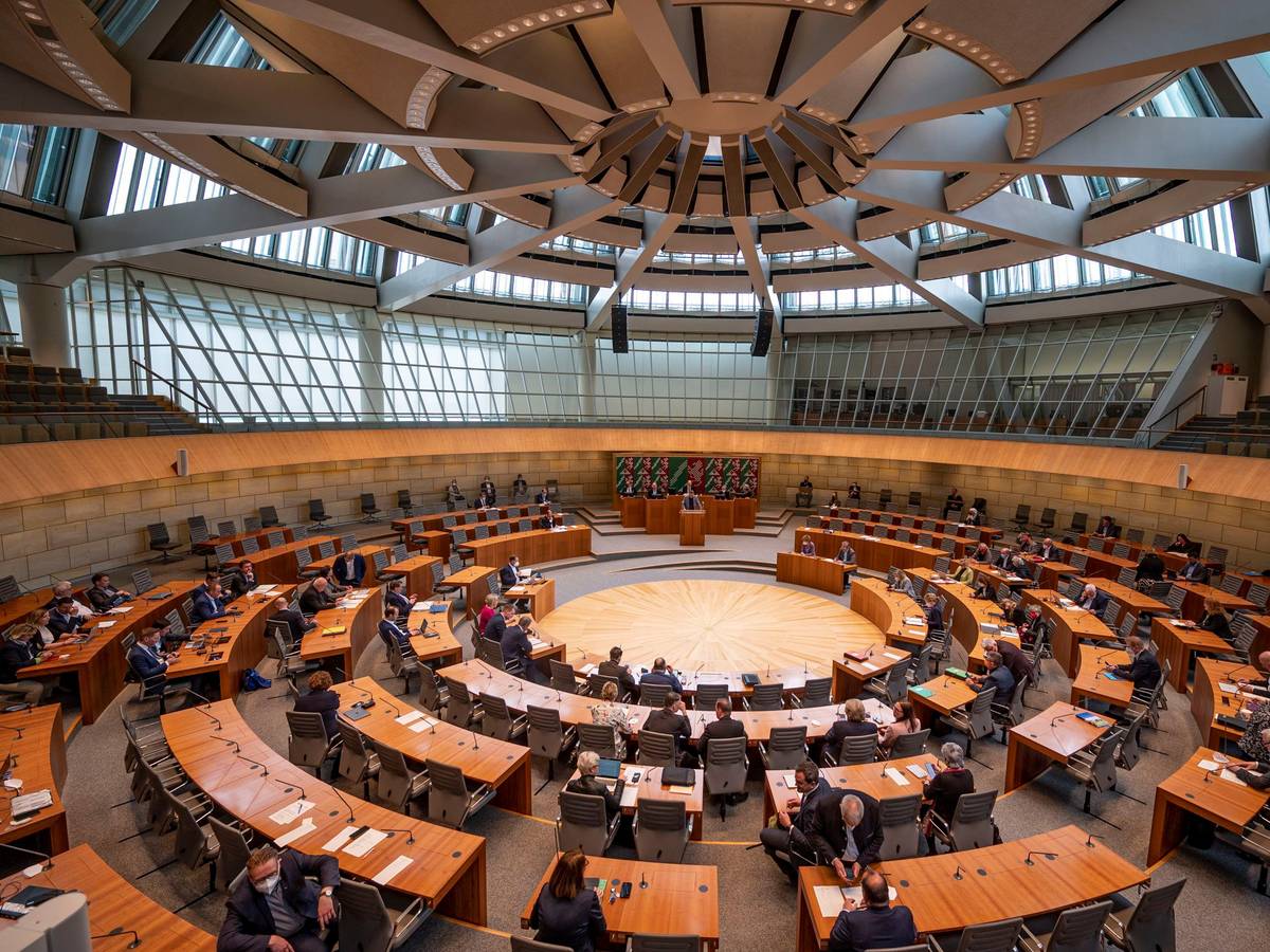 Blick in den NRW-Landtag in Düsseldorf.