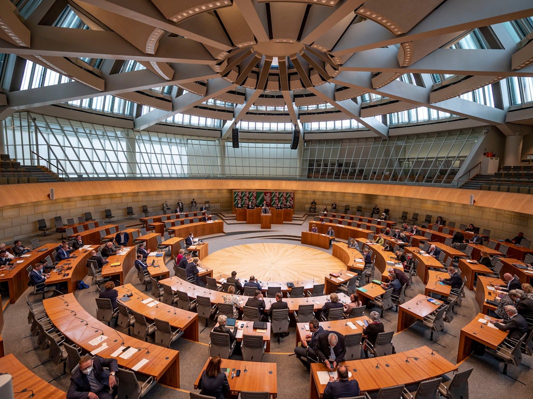 Blick in den NRW-Landtag in Düsseldorf.