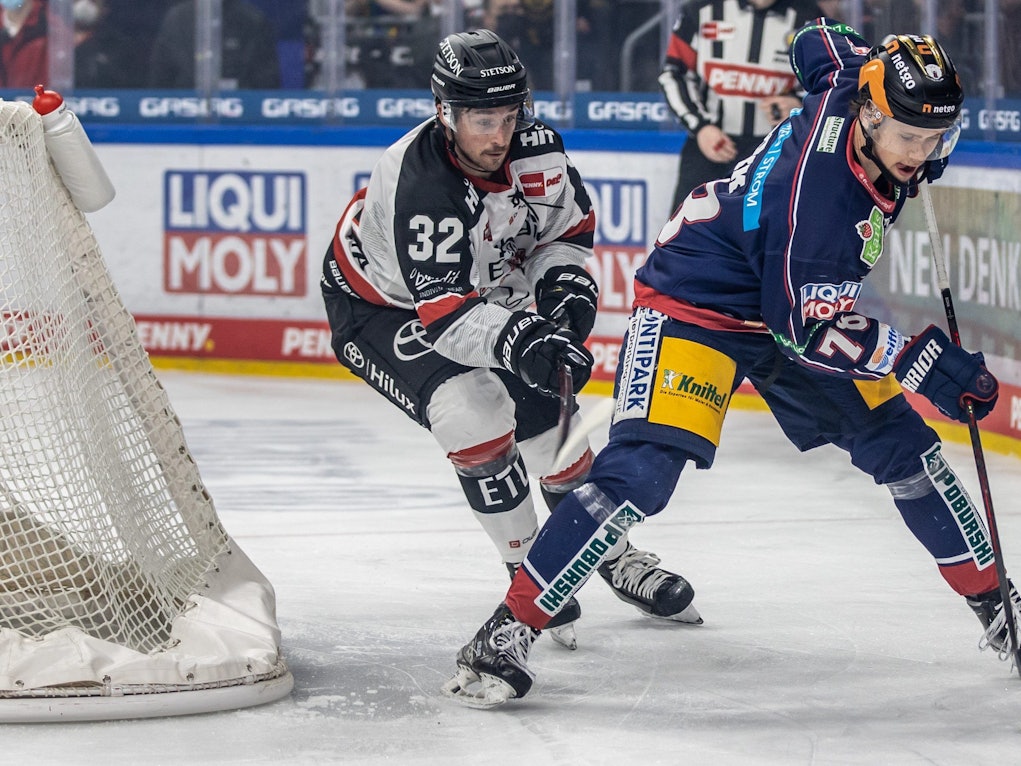 Carl Neill von Kölner Haien im Duell mit Berlins Dominik Bokk
