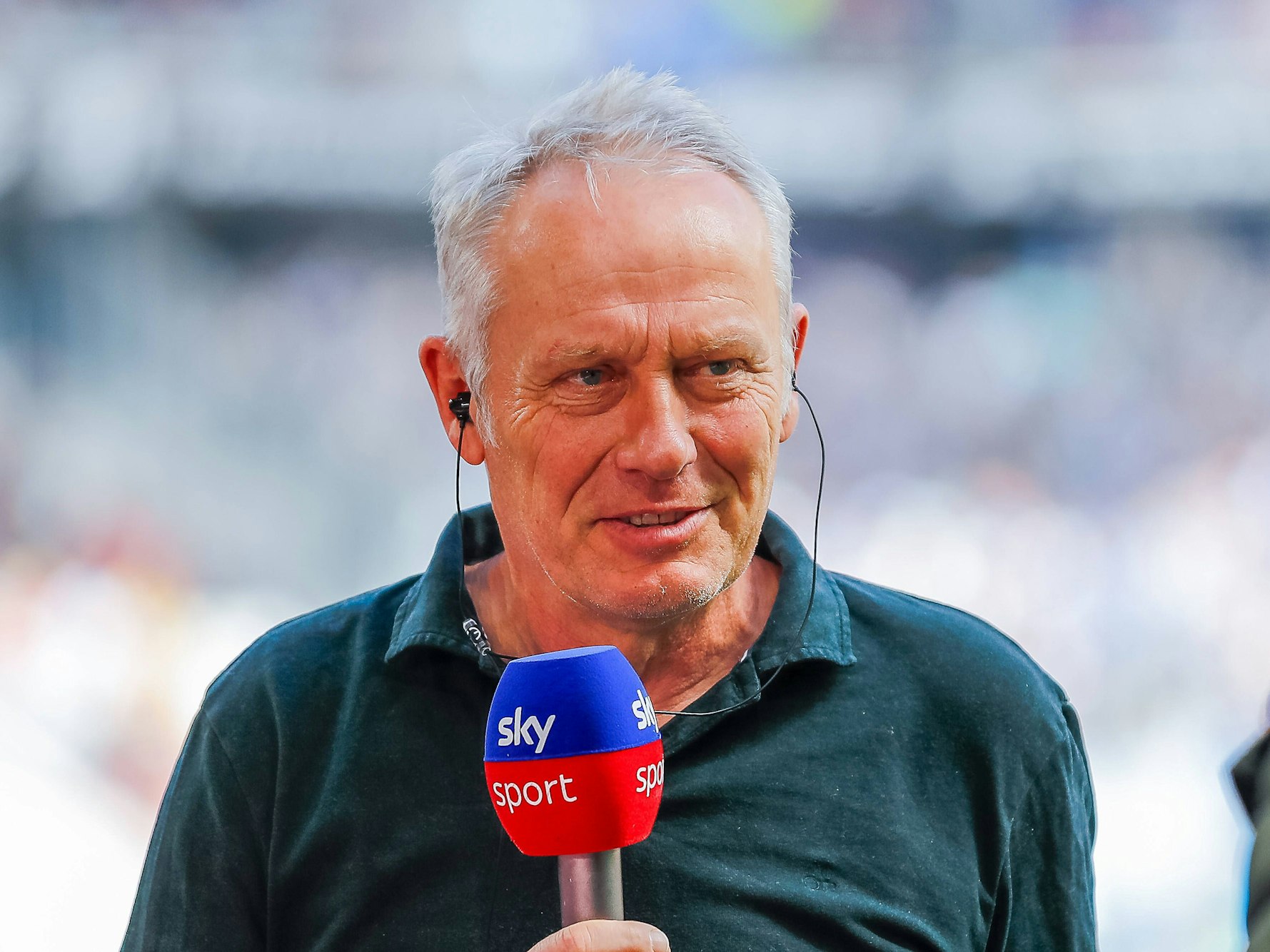Christian Streich stellt sich den Fragen von Sky in einem Interview vor dem Spiel.