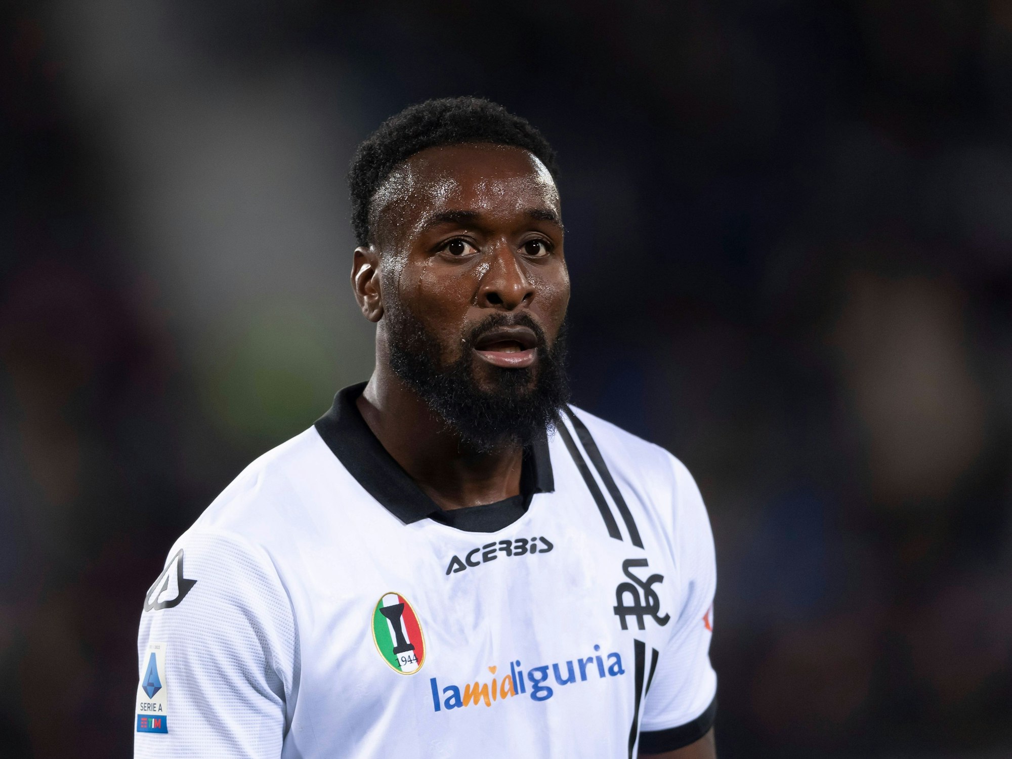 M'Bala Nzola im Trikot von Spezia Calcio.