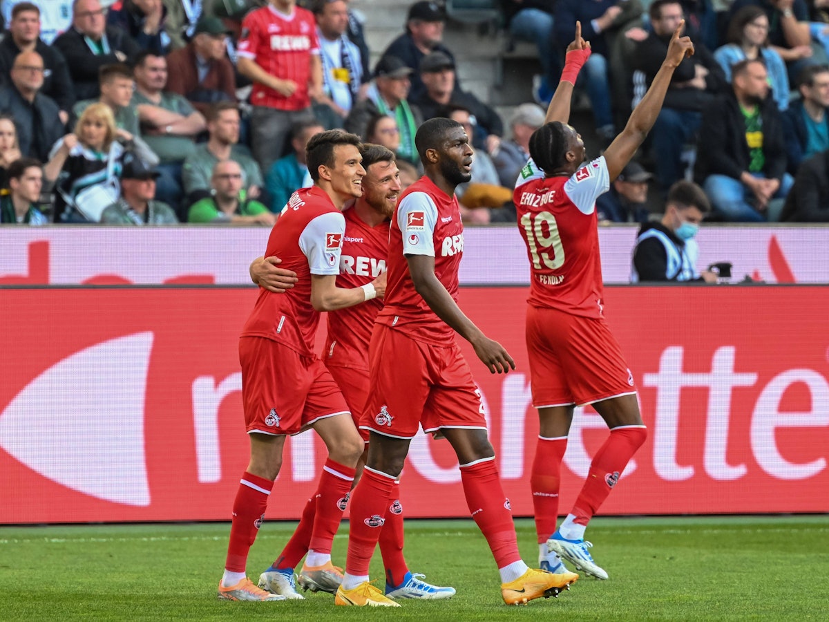 Dejan Ljubicic, Salih Özcan, Anthony Modeste und Kingsley Ehizibue feiern das 3:0 für den 1. FC Köln.