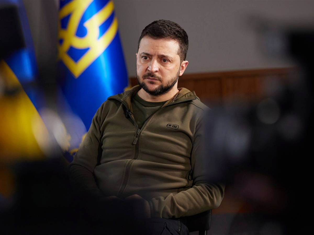 Dieses vom Pressebüro des ukrainischen Präsidenten zur Verfügung gestellte Videostandbild zeigt Wolodymyr Selenskyj, Präsident der Ukraine, während eines Interviews mit der Rundfunkanstalt BBC.