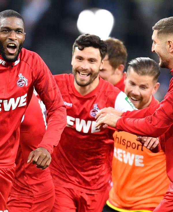 Der 1. FC Köln feiert den Derby-Sieg bei Borussia Mönchengladbach.