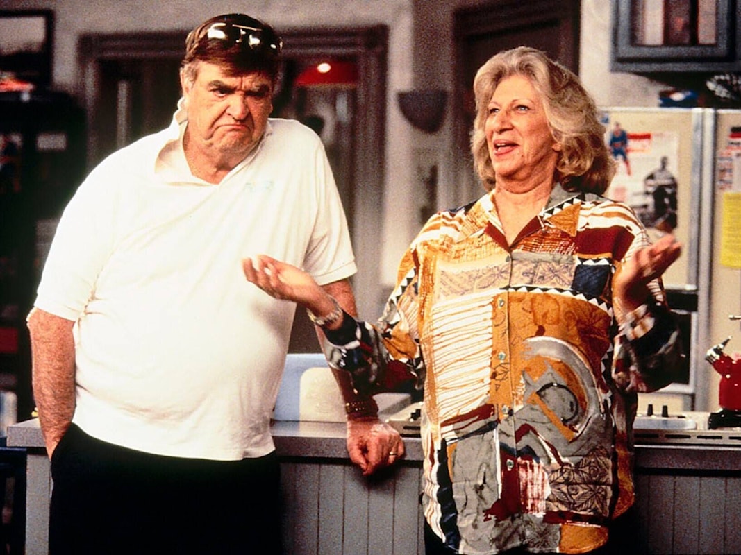 Liz Sheridan, hier mit Schauspiel-Kollege Barney Martin in einer Szene aus „Seinfeld“, ist im Alter von 93 Jahren gestorben.