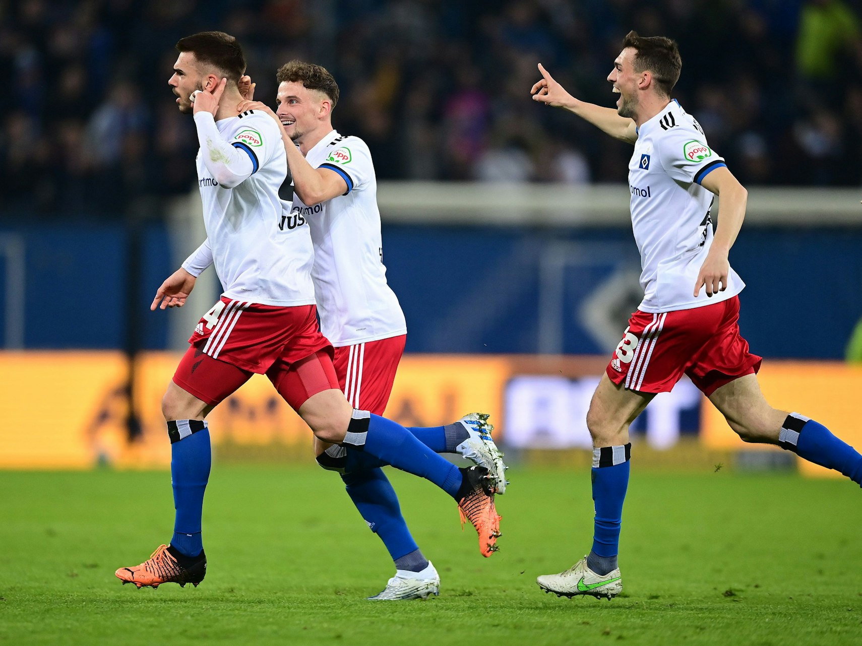 Vuskovic mit einem Hammer-Freistoß zum 2:0 Führungstreffer