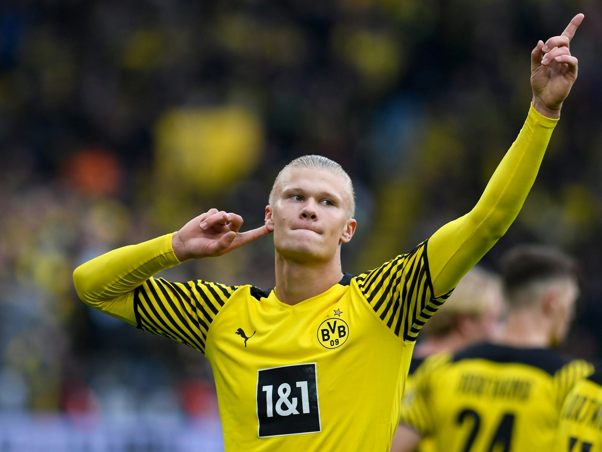 Dortmunds Stürmer Erling Haaland jubelt über seinen Treffer zum 2:0.