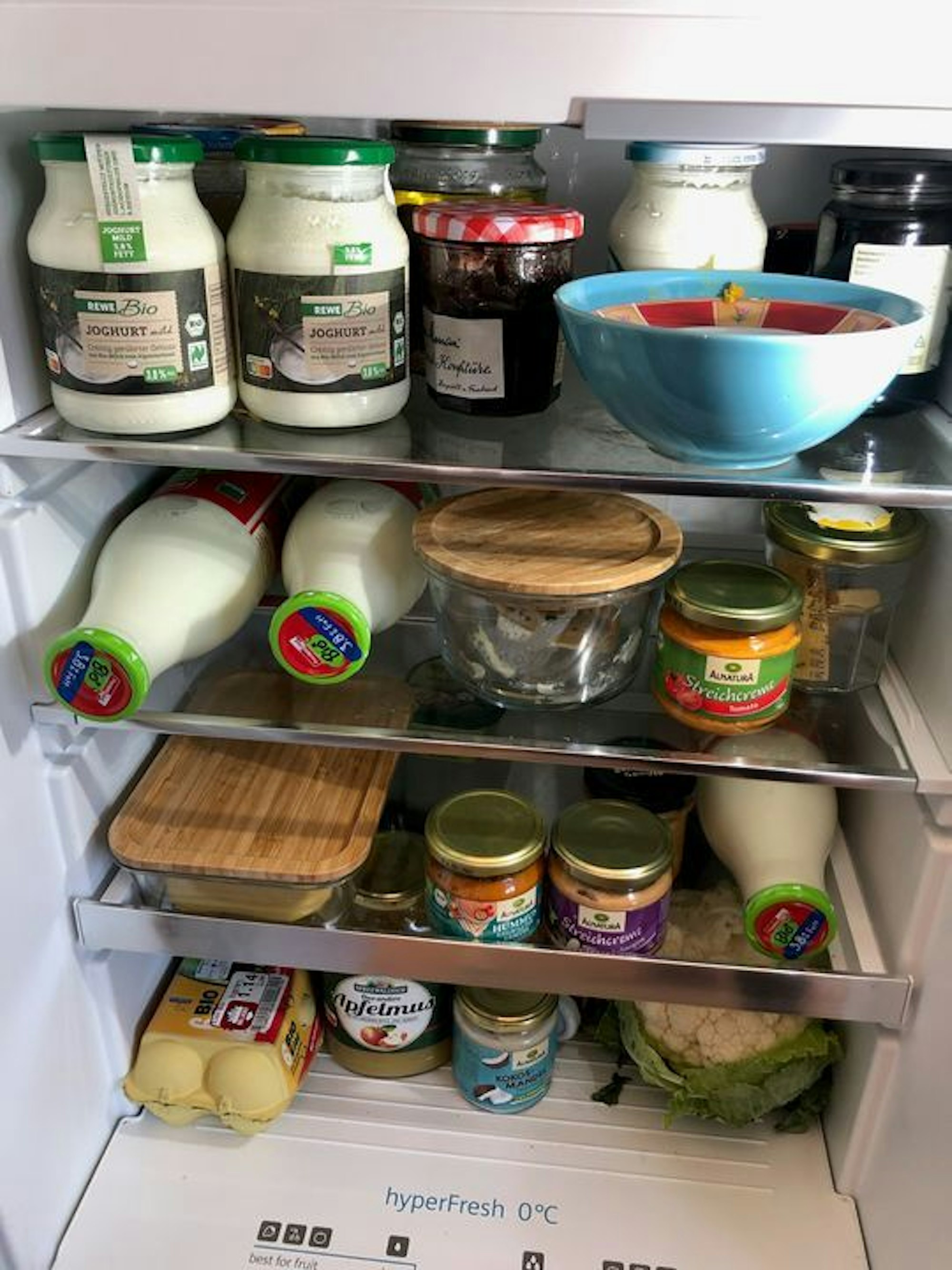 Ein Blick in den Kühlschrank von RTL-Moderator Maik Meuser. Kein Plastik ist zu sehen.