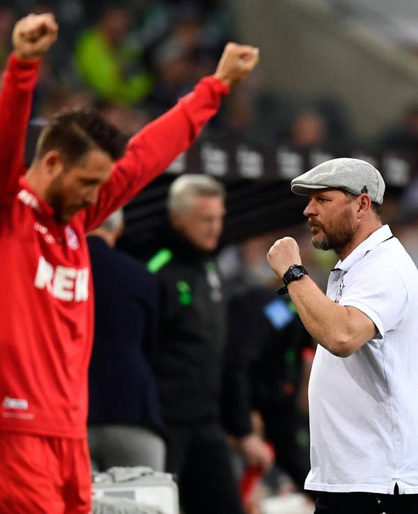 Steffen Baumgart jubelt über den Derby-Sieg gegen Borussia Mönchengladbach.