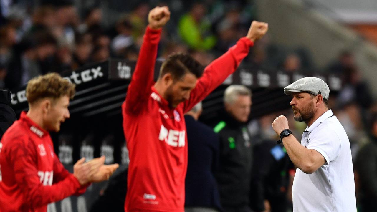 Steffen Baumgart jubelt über den Derby-Sieg gegen Borussia Mönchengladbach.