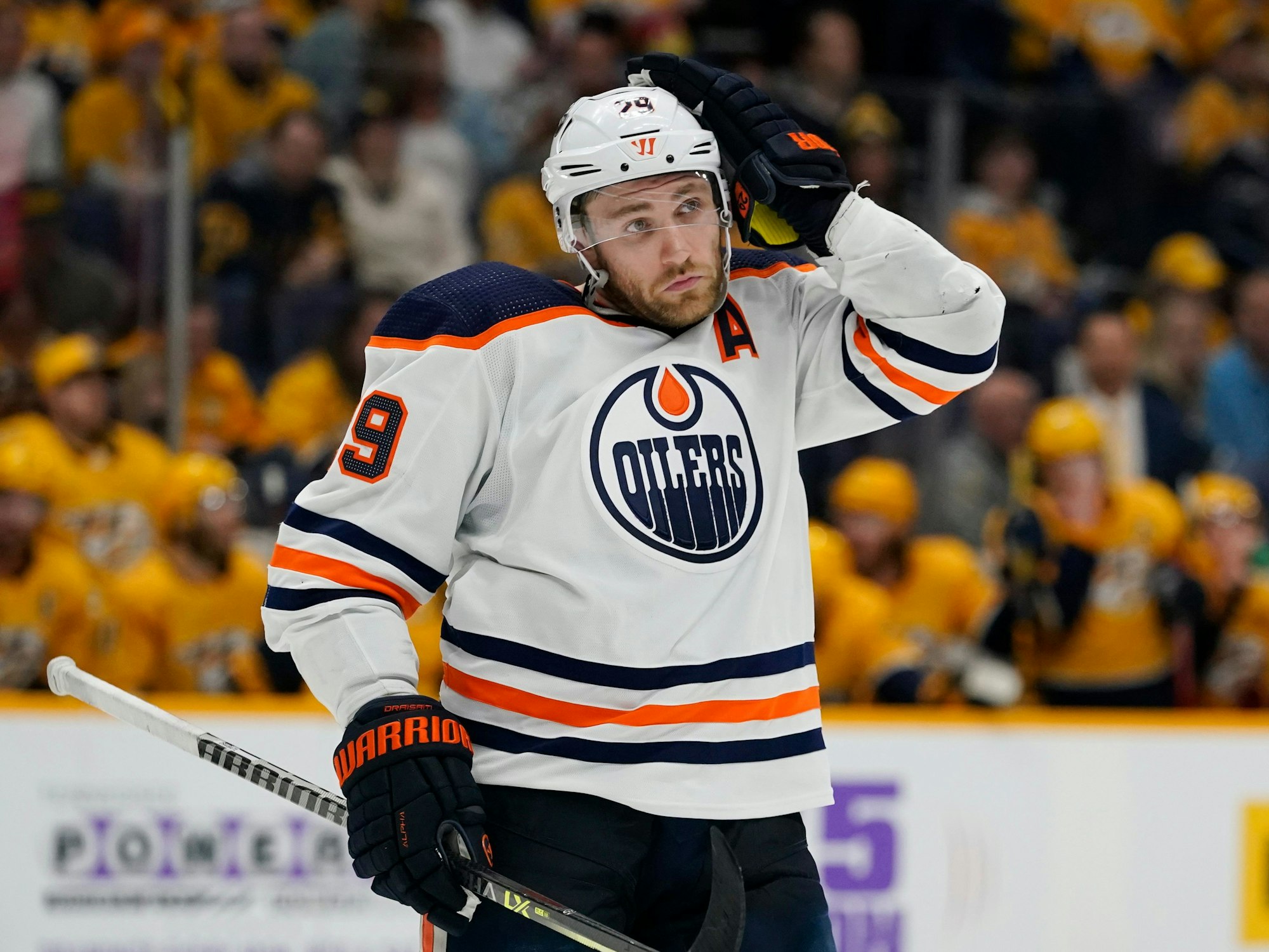 Eishockey-Profi Leon Draisaitl in Aktion.