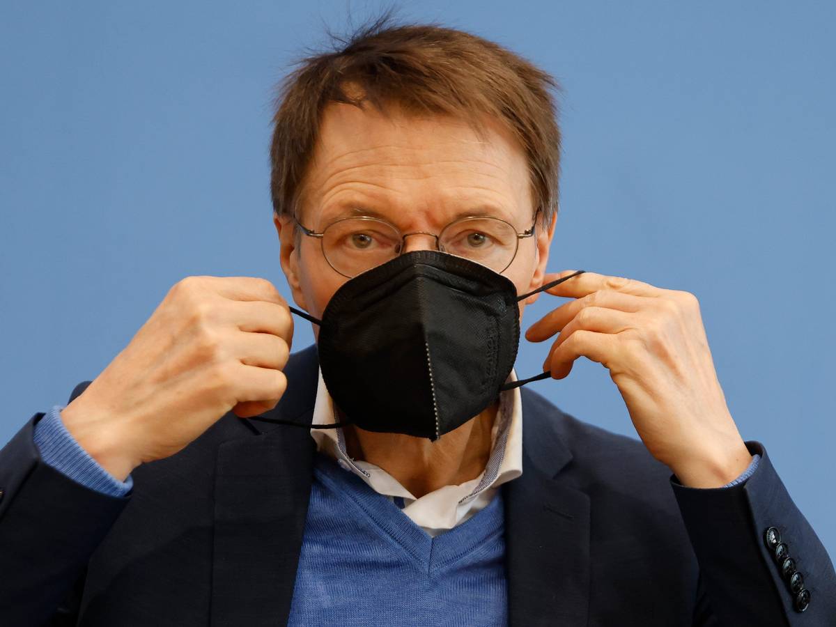 Karl Lauterbach (SPD), hat sich dafür ausgesprochen, das infektionsschutzgesetz zu ändern. Das Foto zeigt ihn nach einer Pressekonferenz zur Corona-Lage am 8. April 2022 in Berlin.