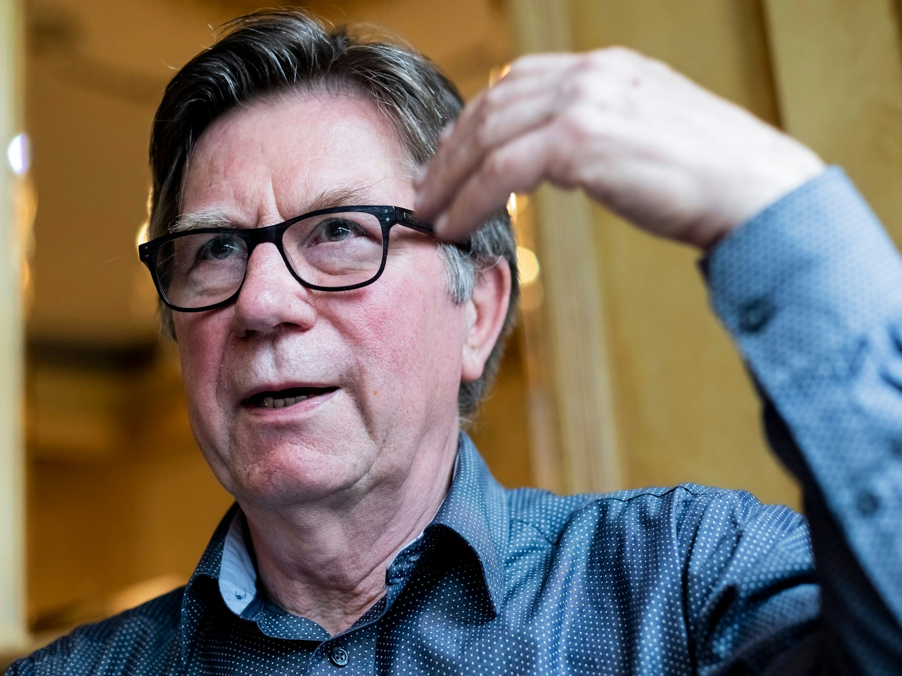 Arno Funke bei einem Gespräch anlässlich seiner Festnahme als Kaufhauserpresser Dagobert vor 25 Jahren in einem Café am Kurfürstendamm.