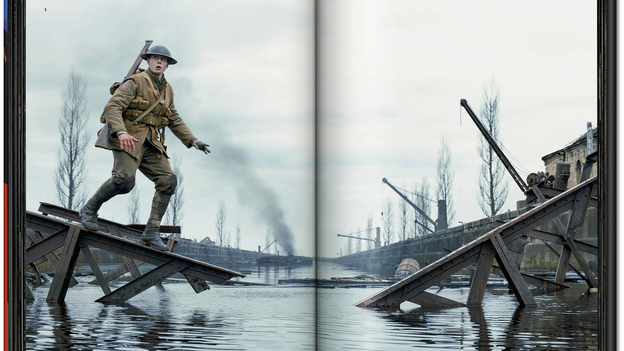 Das Kompendium „100 Filme der 2010er“ vom Taschen Verlag beinhaltet große Fotos zu den einzelnen Filmen und jede Menge Hintergrundinfos.