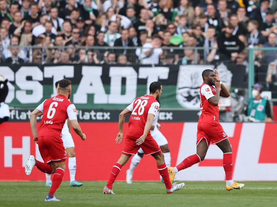 Anthony Modeste trifft für den 1. FC Köln gegen Borussia Mönchengladbach.