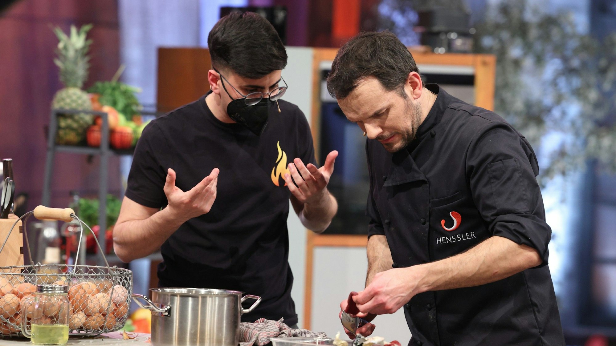 „Wes Brot ich ess, des Lied ich sing“: Zivi Rowan musste seinem Chef Steffen Henssler ausdauernd zur Hand gehen