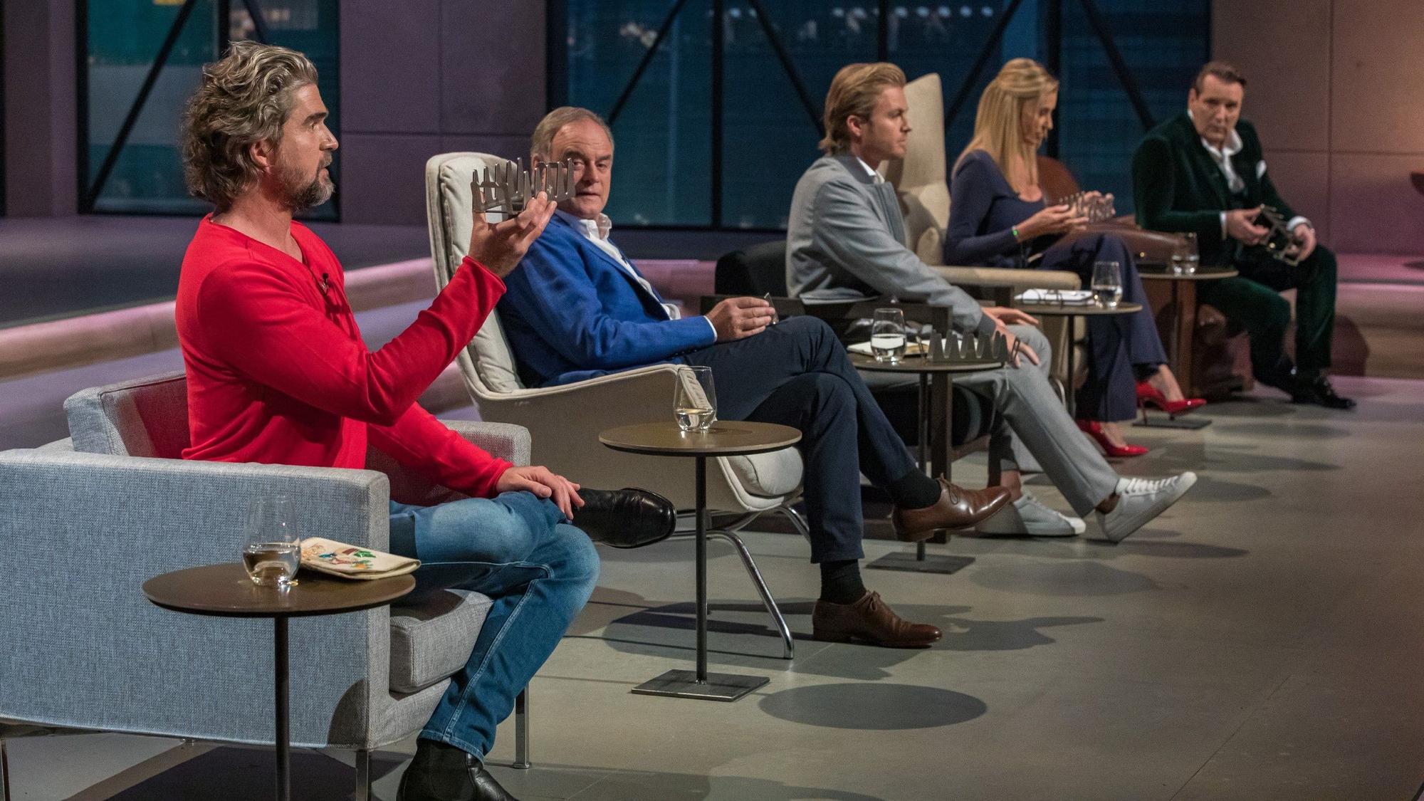 „Die Höhle der Löwen“: Ralf Dümmel (rechts) will das Grillzubehör unbedingt haben, Dagmar Wöhrl aber auch.